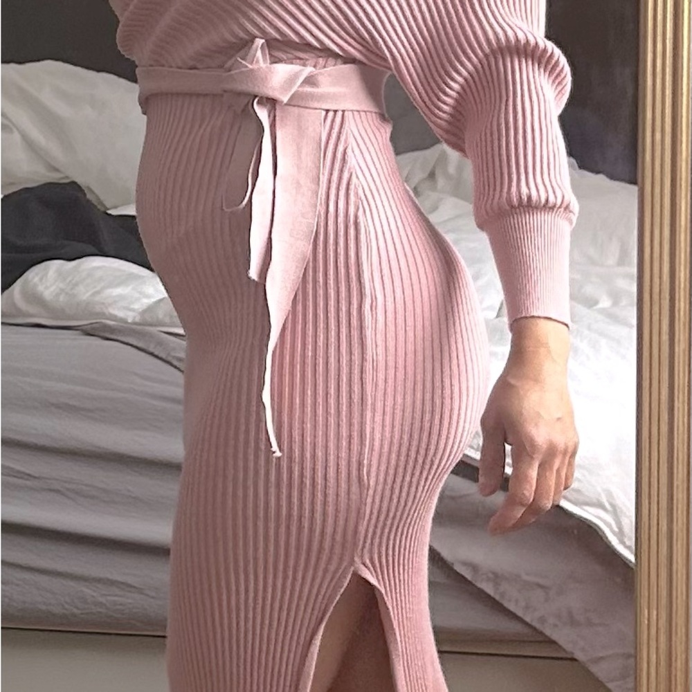 fall and winter dress! Beautiful for dinner , date , party